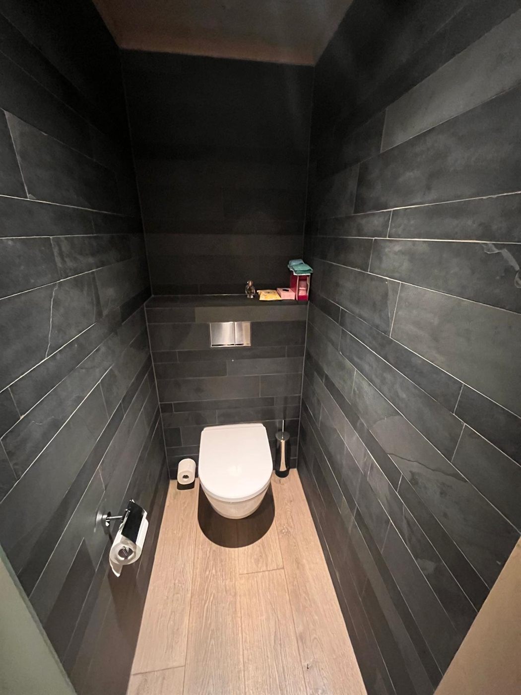 Gäste-WC in Schiefer